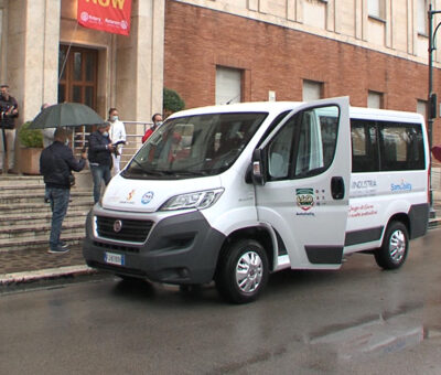 Consegna pulmino al Comune di Gaeta